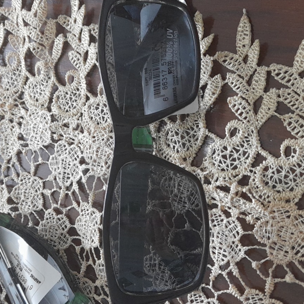 Young men's sun glasses